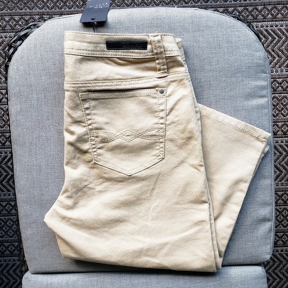 Baccini Pants - Baccini Capri's Tan Mid Rise Stretch With Pockets Size 12